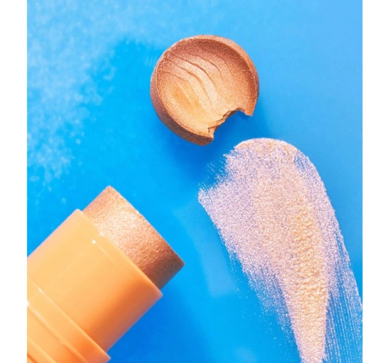 Essence Baby Got Holo Glow хайлайтер для лица 10 Holy Apricotly 5г