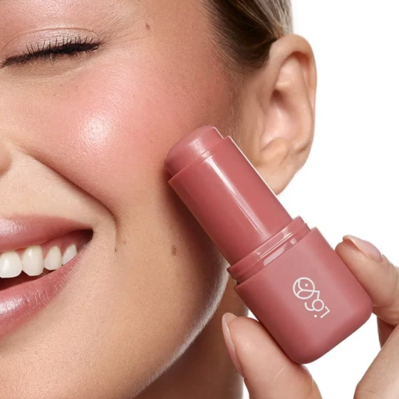 Lovro Blush Stick кремовые румяна для лица 5 г
