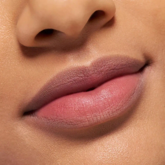 Essence Blur Soufflé матовая помада для губ 01 Deep Scroll 3,6 мл
