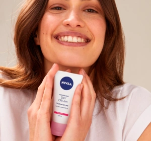 NIVEA 24H MOISTURIZING ЖИВИЛЬНИЙ КРЕМ ДЛЯ ОБЛИЧЧЯ НА ДЕНЬ 50МЛ