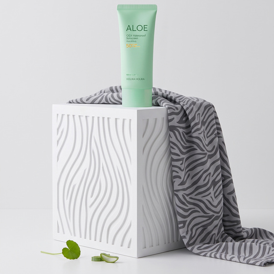 HOLIKA HOLIKA ALOE SOOTHING ESSENCE ЗАХИСНИЙ ГЕЛЬ ДЛЯ ОБЛИЧЧЯ І ТІЛА SFP50+ 100МЛ
