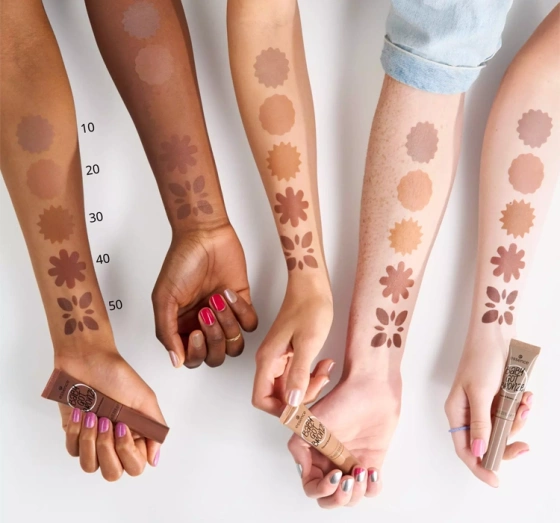 Натисніть на картинку, щоб її збільшити Essence Baby Got Bronze рідкий бронзер для обличчя 20 Sunkissed Sweety 10 мл