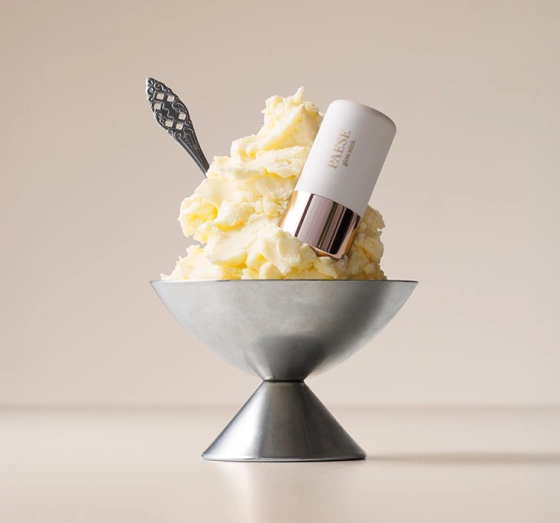 Натисніть на картинку, щоб її збільшити Paese x Żurawska Butter Blend Glow Stick масляний бронзер для обличчя 02 Mocha 6 г