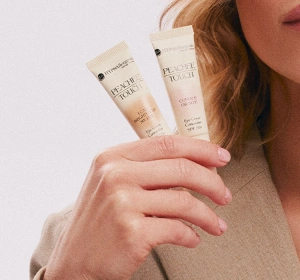 Bell HYPOAllergenic x Peachee Touch жидкий корректор под глаза с фильтром SPF50+ 02 I Can Brighten Up My Day 10 г