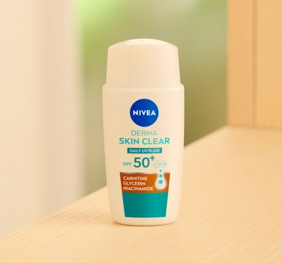 NIVEA Derma Skin Clear легкий сонцезахисний флюїд SPF 50+ 40 мл