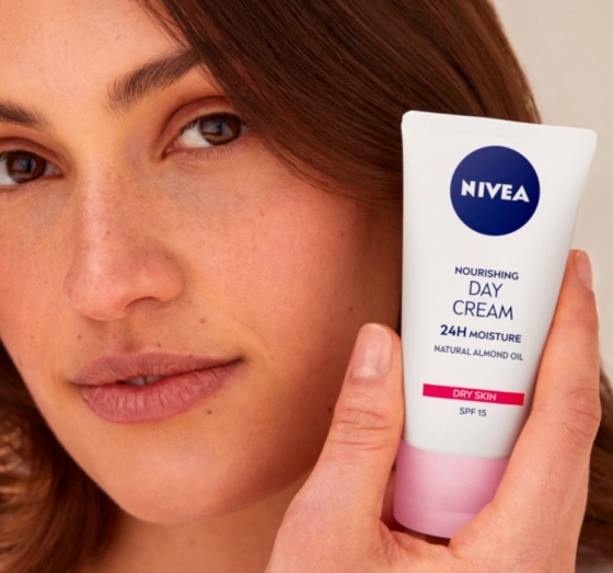NIVEA 24H MOISTURIZING ЖИВИЛЬНИЙ КРЕМ ДЛЯ ОБЛИЧЧЯ НА ДЕНЬ 50МЛ