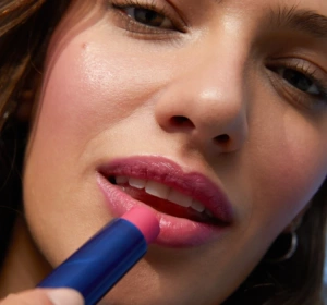 NIVEA CARING BEAUTY ГИГИЕНИЧЕСКАЯ ПОМАДА ДЛЯ ГУБ И ЩЕК 3В1 ROSE 4,8Г