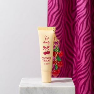 Lovely Pocket Treat бальзам для губ з олією жожоба та вітаміном Е брелок 11 г