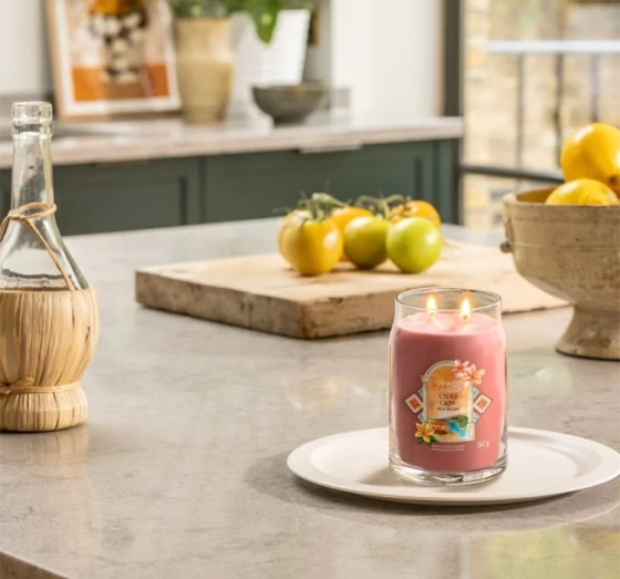Натисніть на картинку, щоб її збільшити Yankee Candle Signature Hello, Italy! ароматична свічка Capri Glow 567г