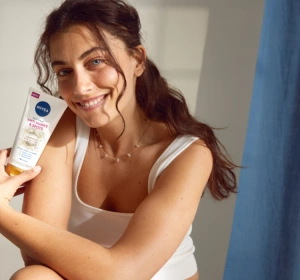 NIVEA LUMINOUS630 КРЕМ ДЛЯ ТІЛА ПРОТИ РОЗТЯЖОК 200МЛ