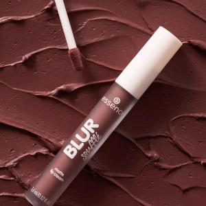 Essence Blur Soufflé матова помада для губ 01 Deep Scroll  3,6 мл