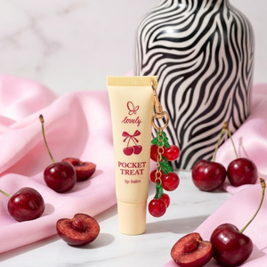 Lovely Pocket Treat бальзам для губ з олією жожоба та вітаміном Е брелок 11 г