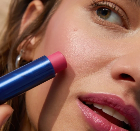 NIVEA CARING BEAUTY ГІГІЄНІЧНА ПОМАДА ДЛЯ ГУБ І ЩІК 3В1 PINK 4,8Г