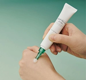 SKIN1004  Madagascar Centella Tea-Trica Spot Cream точечный крем для лица против несовершенств 20 мл