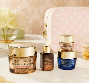 Estée Lauder крем Revitalizing Supreme 50 мл + сыворотка Advanced Night Repair 15 мл + бальзам под глаза Revitalizing Supreme 5 мл + ночной крем Revitalizing Supreme 50 мл + косметичка