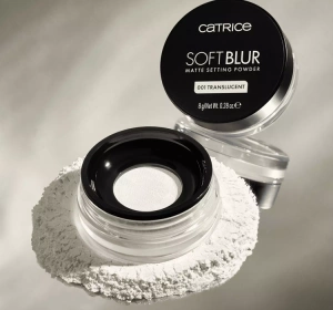 Catrice Soft Blur рассыпчатая матирующая пудра 001 Translucent 8 г