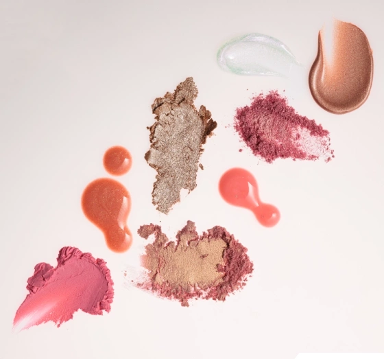 PAESE GLOWEROUS КРЕМОВІ РУМ'ЯНА ДЛЯ ЩІК MILK ROSE 12Г