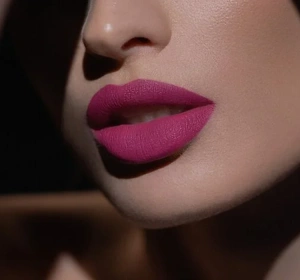Hedonista Mattemorphosis матова помада для губ About Her 4,5г