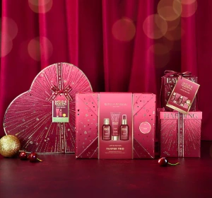 Baylis & Harding Midnight Cherry подарочный набор косметики: пена для ванны 100 мл + спрей для тела 95 мл + бальзам для тела 50 мл