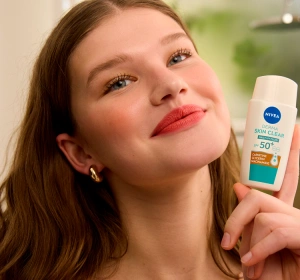 NIVEA Derma Skin Clear легкий сонцезахисний флюїд SPF 50+ 40 мл