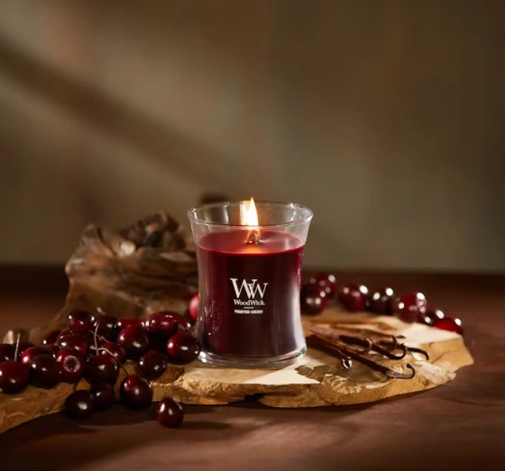 Woodwick Medium Jar Candle ароматическая свеча Phantom Cherry 275 г