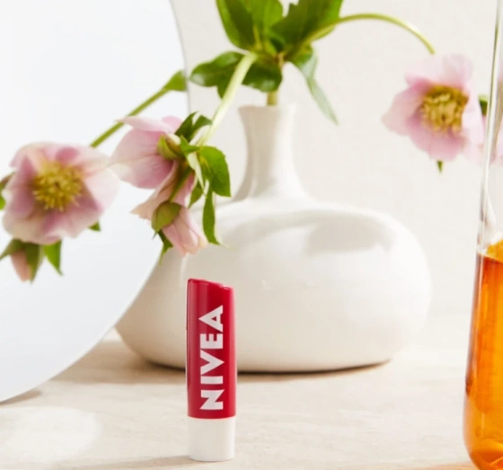 NIVEA LIMITED EDITION ГІГІЄНІЧНА ПОМАДА ДЛЯ ГУБ STRAWBERRY SHINE 5,5МЛ
