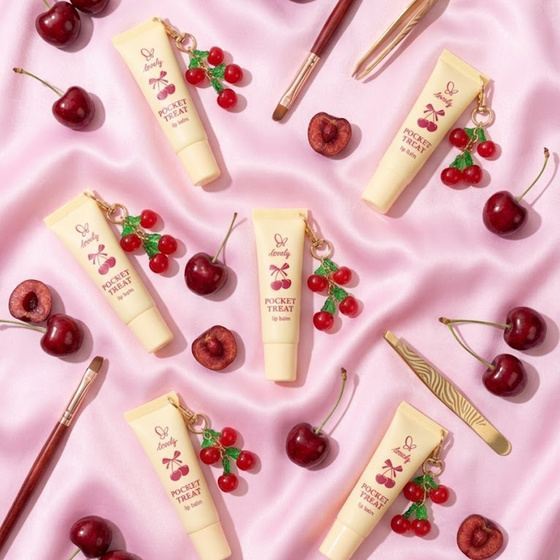 Lovely Pocket Treat бальзам для губ з олією жожоба та вітаміном Е брелок 11 г