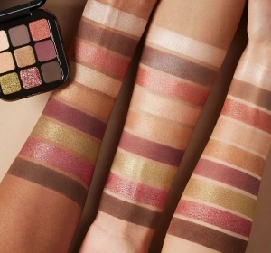 KIKO Milano Glamour Multi Finish минипалитра теней для век 03 Burgundy Notes 2,5г