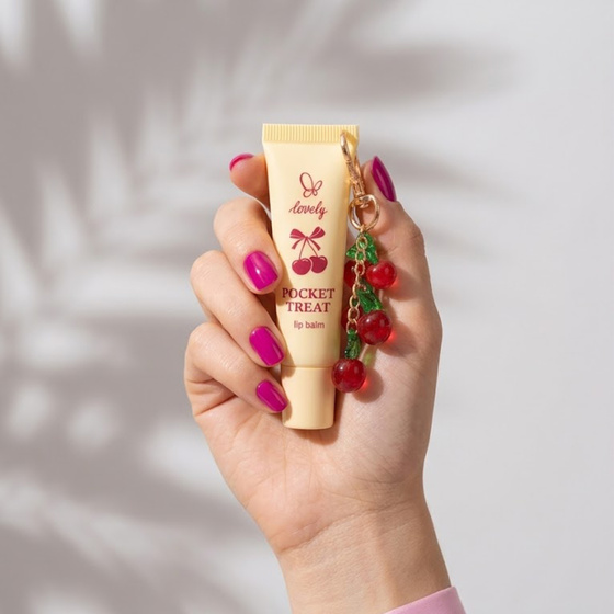Lovely Pocket Treat бальзам для губ з олією жожоба та вітаміном Е брелок 11 г