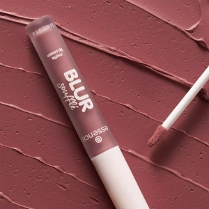 Essence Blur Soufflé матовая помада для губ 06 Pillow Talking 3,6 мл