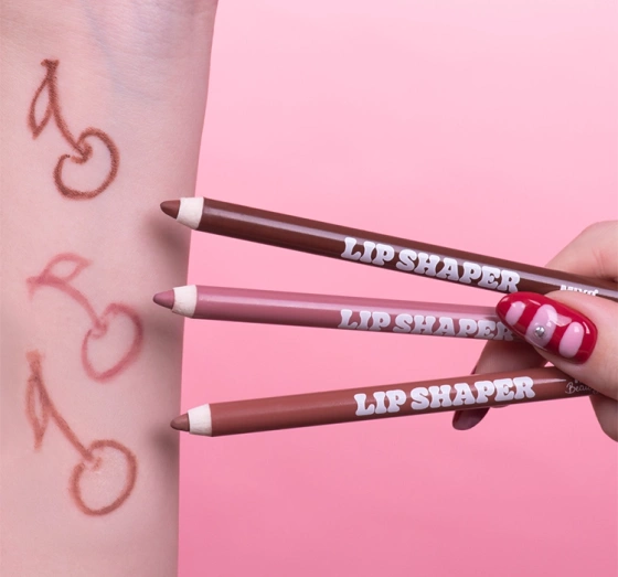 MIYO x Beauty v Tricks Lip Shaper карандаш для губ 01 Hot Chocolatee 1,4г