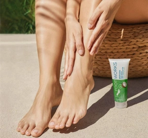 AVON FOOT WORKS УВЛАЖНЯЮЩИЙ БАЛЬЗАМ ДЛЯ НОГ КОКОС И ЛАЙМ 75 МЛ