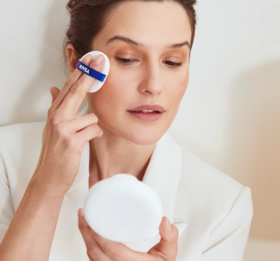 NIVEA HYALURON CELLULAR FILLER КОМПАКТНИЙ ТОНАЛЬНИЙ ЗАСІБ SPF15 03 DUNKEL 15Г