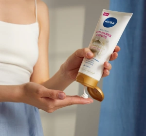 NIVEA LUMINOUS630 КРЕМ ДЛЯ ТІЛА ПРОТИ РОЗТЯЖОК 200МЛ