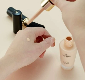 ORIFLAME GIORDANI GOLD LIQUID SILK FOUNDATION SPF12 ТОНАЛЬНОЕ СРЕДСТВО ДЛЯ ЛИЦА NATURAL BEIGE 30МЛ