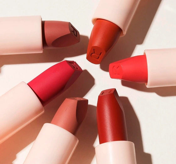 MAKEUP REVOLUTION LIP ALLURE SOFT SATIN ПОМАДА ДЛЯ ГУБ BERRY BOSS 3,2Г