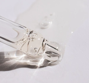 MOHANI EARTH'S ALPHABET COLLECTION РАЗГЛАЖИВАЮЩЕ-ОСВЕТЛЯЮЩАЯ СЫВОРОТКА ДЛЯ ЛИЦА С ЛАКТОБИОНОВОЙ КИСЛОТОЙ 10% 30МЛ