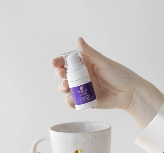 Натисніть на картинку, щоб її збільшити BasicLab Esteticus коригувальна сироватка для обличчя 0,05% чистого ретиналю 15 мл