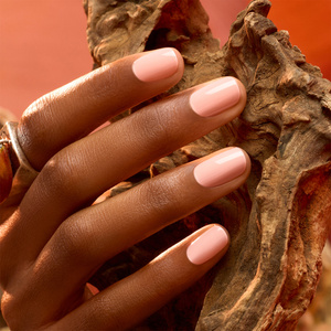 Manucurist Green — классический лак для ногтей Milky Peach, 15 мл