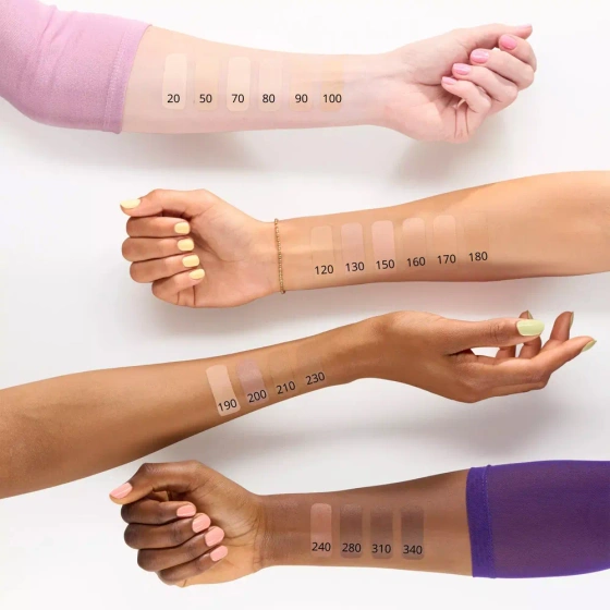 Натисніть на картинку, щоб її збільшити Essence Silky Blur зволожуючий рідкий коректор 20 10 мл