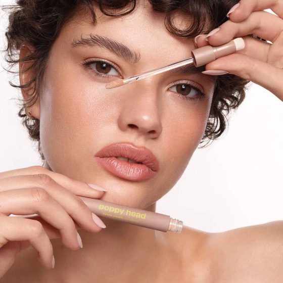 Натисніть на картинку, щоб її збільшити Poppy Head Eyece Cream розсвітлюючий консилер під очі 04 Apricot Frappe 3,7 г
