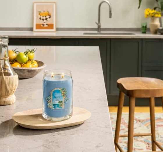 Натисніть на картинку, щоб її збільшити Yankee Candle Signature Hello, Italy! ароматична свічка Azure Sky 567г
