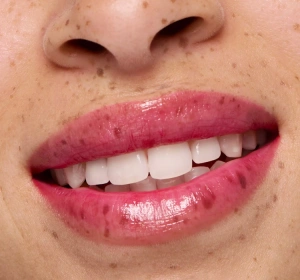 Essence Juicy Melon  бальзам для губ і щік 3 г