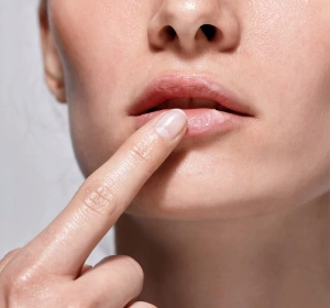 Oriflame Tender Care багатофункціональний бальзам для губ мандарин 10,5 мл