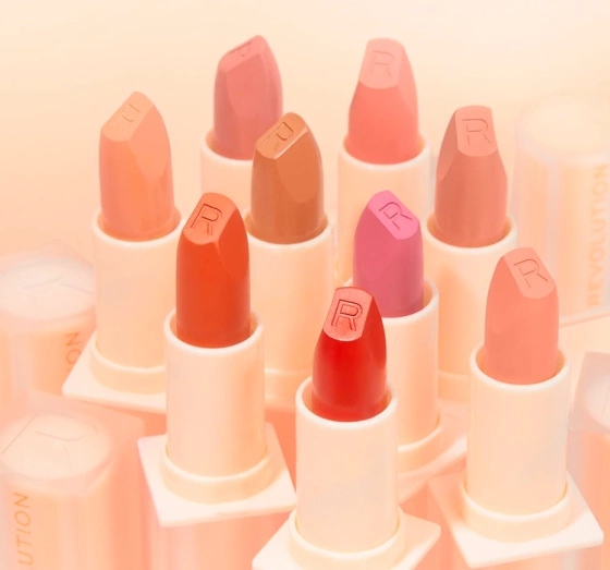 MAKEUP REVOLUTION LIP ALLURE SOFT SATIN ПОМАДА ДЛЯ ГУБ BERRY BOSS 3,2Г