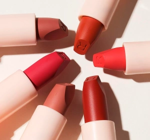 MAKEUP REVOLUTION LIP ALLURE SOFT SATIN ПОМАДА ДЛЯ ГУБ BERRY BOSS 3,2Г