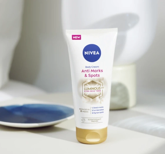 NIVEA LUMINOUS630 КРЕМ ДЛЯ ТІЛА ПРОТИ РОЗТЯЖОК 200МЛ