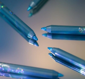 Bell x Red Lipstick Monster Multichrome Eye Pencil карандаш для глаз 01 Arctic 1,28 г