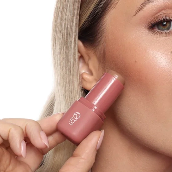 Натисніть на картинку, щоб її збільшити Lovro Bronzer Stick кремовий бронзер для обличчя 5 г