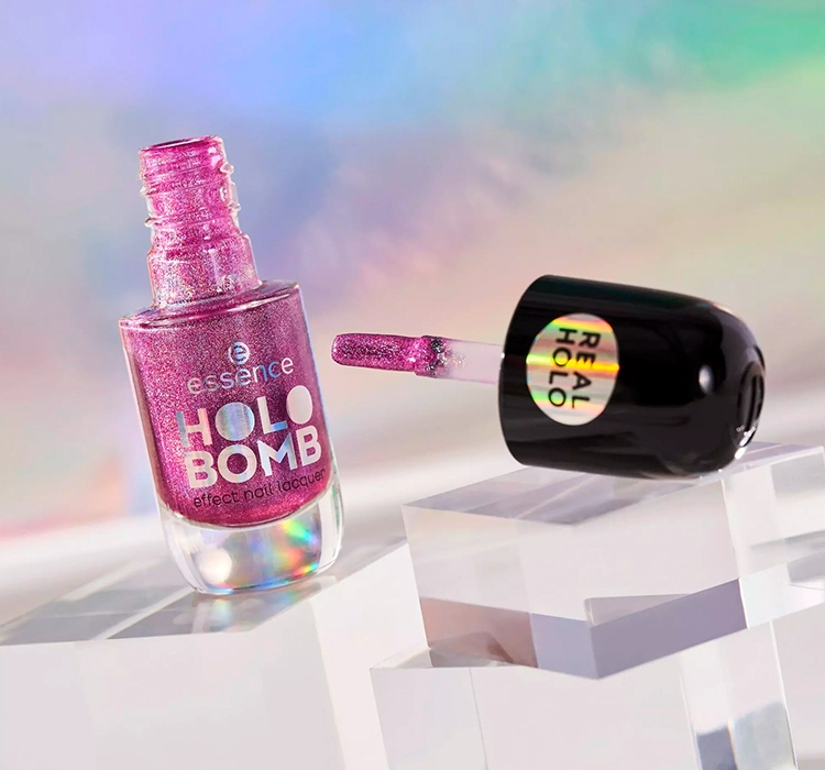 ESSENCE HOLO BOMB ЛАК ДЛЯ НОГТЕЙ 02 HOLO MOLY 8МЛ